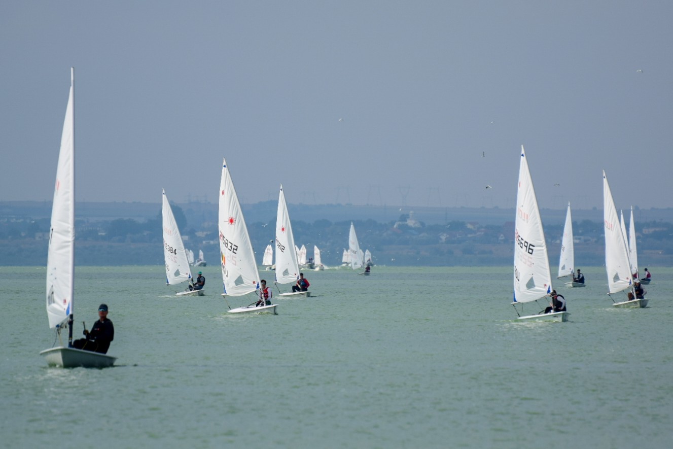 Campionatul Național de Dinghy 2026 a debutat pe Lacul Siutghiol