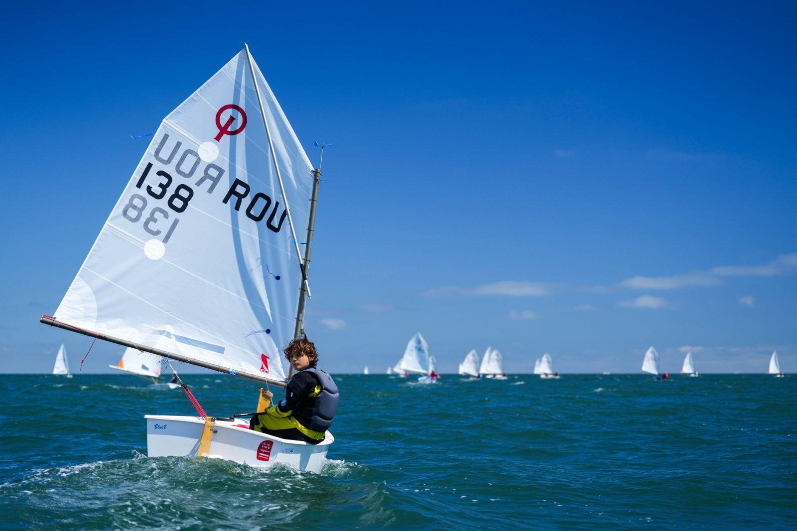 Campionatul Național de Dinghy 2026: Velele revin la Marea Neagră, cu cel mai amplu dispozitiv de siguranță din istoria competiției